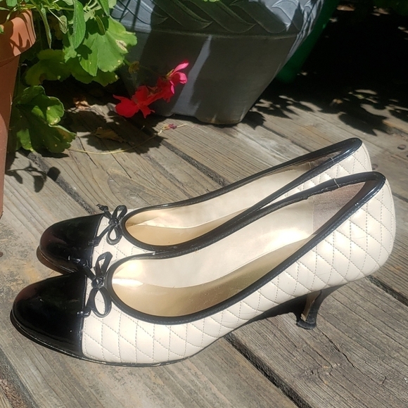 NINE WEST Cream Black Quilted Pumps Heels - Picture 3 of 8
